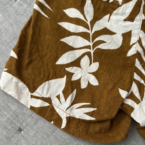 Old Navy Brown and White Bermuda Shorts with Tropical Print - Picture 12 of 13